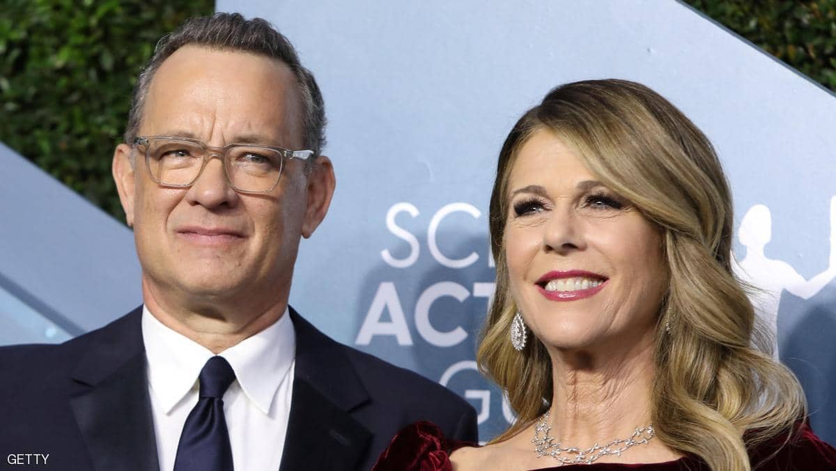 توم هانكس وزوجته يغادران المستشفى بعد شفائهما من كورونا